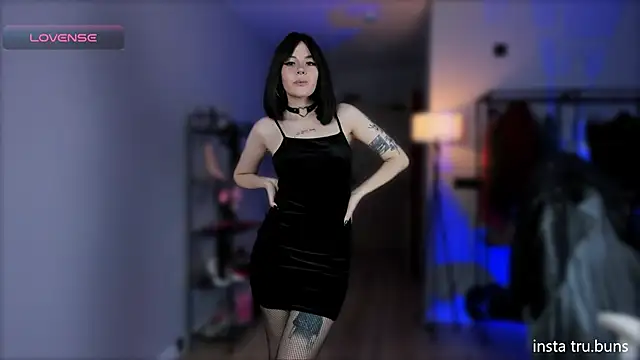 Snapshot of AnnaTrueno chatting on October 2025 05:00:01 PM AnnaTrueno online show from October 2025 05:00:01 PM