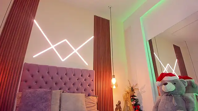 Sophia turneer online show from December 2025 01:33:02 AM