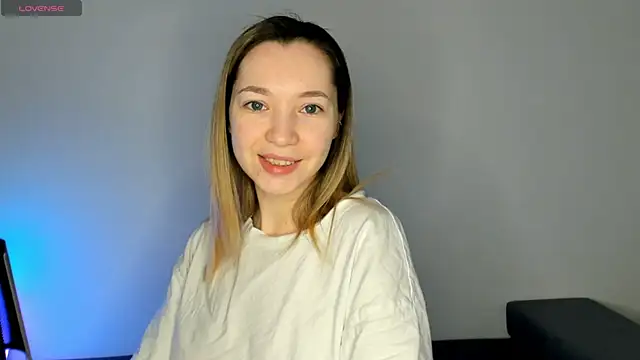 Snapshot of MiaThaine chatting on February 2025 01:19:01 AM MiaThaine online show from February 2025 01:19:01 AM