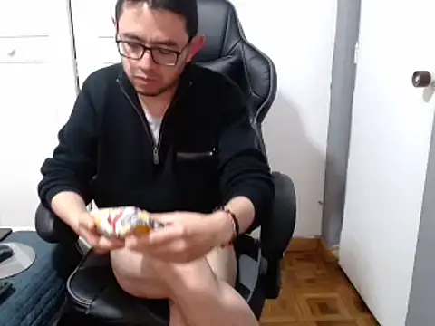 Snapshot of Diptongo chatting on December 2024 10:31:01 PM Diptongo online show from December 2024 10:31:01 PM