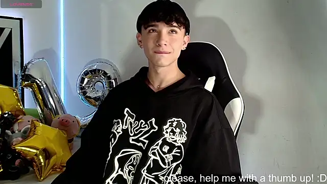 Snapshot of Niico_Cruz chatting on December 2024 03:45:02 AM Niico Cruz online show from December 2024 03:45:02 AM