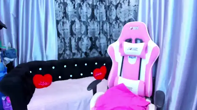 KamilaFoxy online show from September 2025 04:14:02 AM