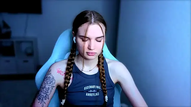 Snapshot of StellaLawless chatting on November 2025 08:55:01 PM StellaLawless online show from November 2025 08:55:01 PM