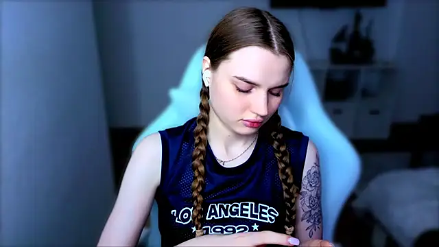 Snapshot of StellaLawless chatting on December 2025 08:27:01 PM StellaLawless online show from December 2025 08:27:01 PM