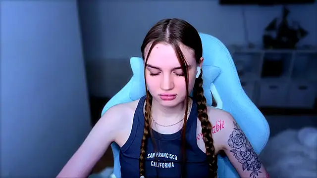 Snapshot of StellaLawless chatting on December 2025 12:33:02 PM StellaLawless online show from December 2025 12:33:02 PM