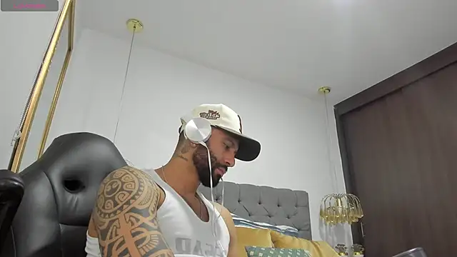 Yorby Maxx1 online show from December 2024 08:18:01 PM