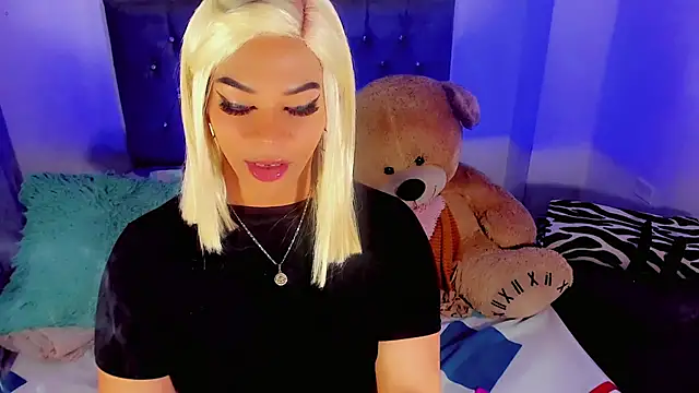 Snapshot of Zakura_hot1 chatting on January 2026 03:20:01 AM Zakura hot1 online show from January 2026 03:20:01 AM