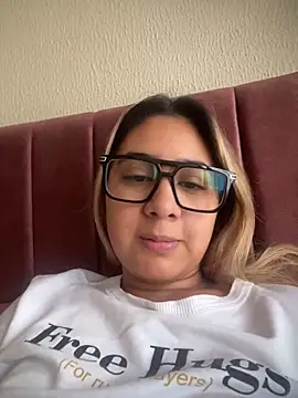 Miabonnett  online show from March 2026 12:00:01 PM