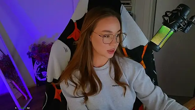 Emili1- online show from March 2025 12:36:02 PM