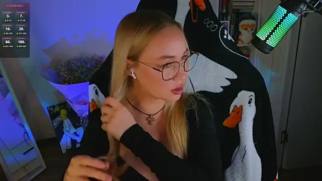 Emili1- online show from September 2025 04:18:02 PM