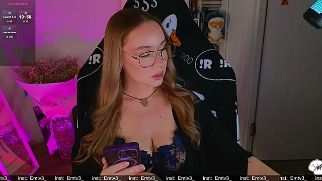 Emili1- online show from December 2025 11:06:02 AM