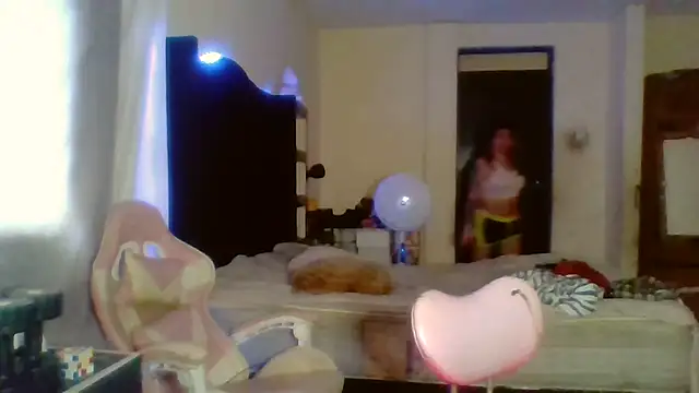 Jennxdolls online show from February 2025 03:41:02 PM