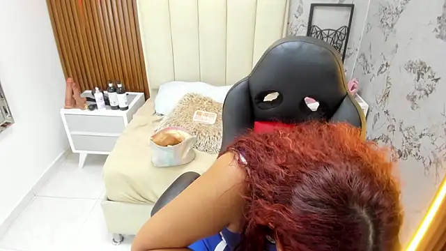 MADISON ROWAN1 online show from October 2025 03:25:01 AM