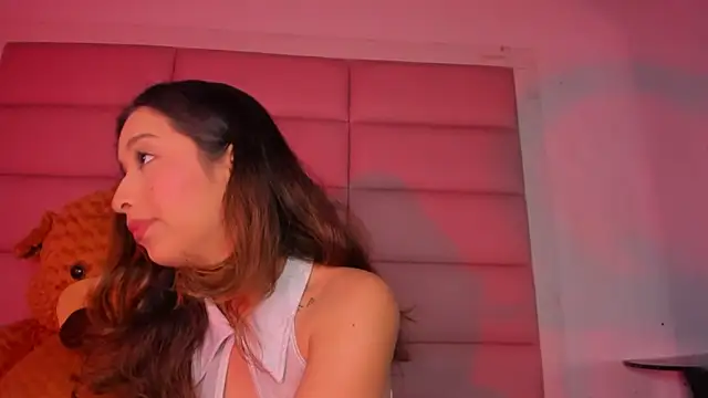 little-Emma online show from November 2025 11:03:01 PM