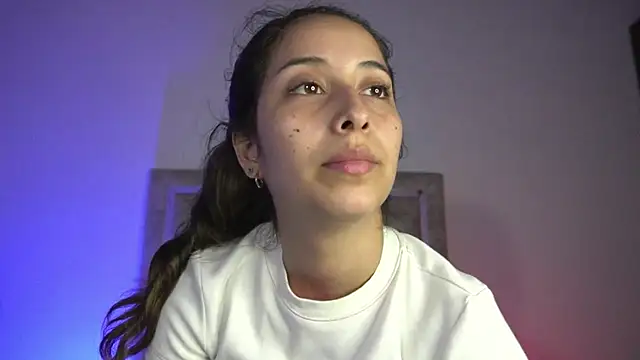 Snapshot of little-Emma chatting on July 2026 11:40:01 PM little-Emma online show from July 2026 11:40:01 PM