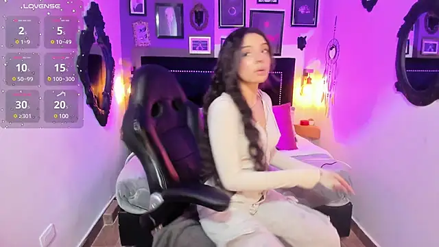 Charlotte  Benett online show from March 2025 04:18:01 AM