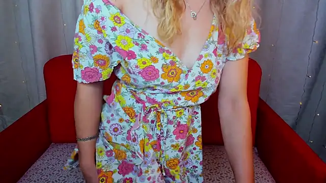 Snapshot of Milka_Blond chatting on October 2025 01:14:02 AM Milka Blond online show from October 2025 01:14:02 AM