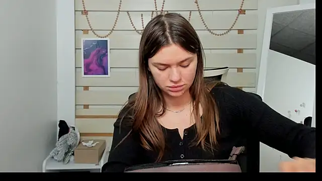 Josephine Kiss online show from January 2025 07:00:01 AM