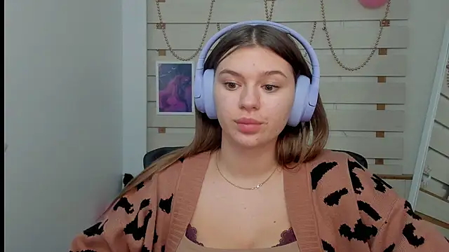 Josephine Kiss online show from February 2025 01:52:02 PM