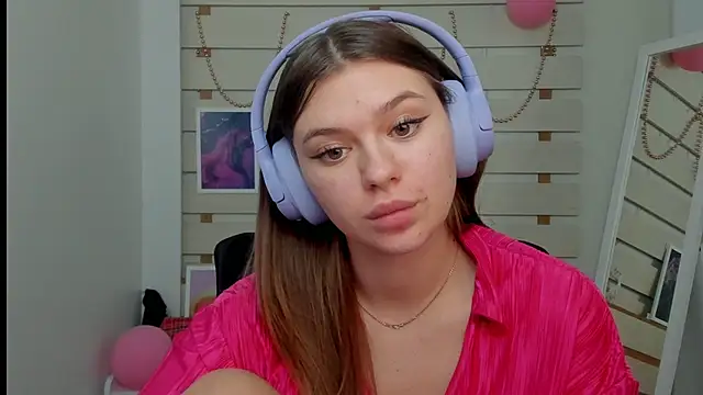 Josephine Kiss online show from February 2025 04:56:02 PM