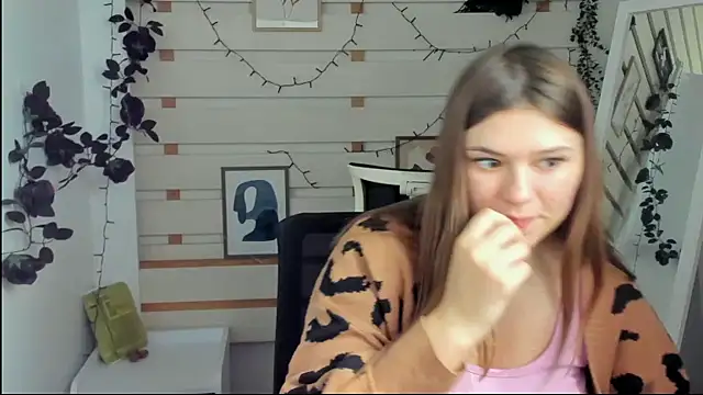 Josephine Kiss online show from April 2026 12:28:01 PM