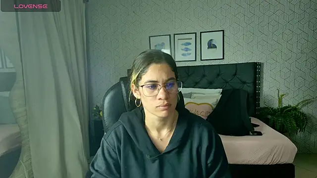 Snapshot of sussy__stone chatting on January 2025 12:20:01 PM sussy stone online show from January 2025 12:20:01 PM