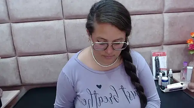 Snapshot of SaraThomso chatting on February 2025 09:05:02 AM SaraThomso online show from February 2025 09:05:02 AM