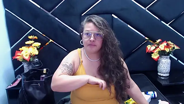 Snapshot of SaraThomso chatting on February 2025 03:08:01 AM SaraThomso online show from February 2025 03:08:01 AM