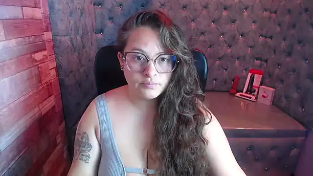 Snapshot of SaraThomso chatting on September 2025 03:21:02 AM SaraThomso online show from September 2025 03:21:02 AM