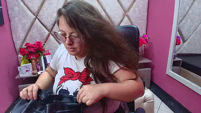 SaraThomso online show from December 2025 01:50:02 PM