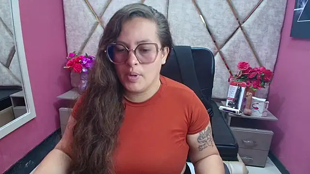 SaraThomso online show from December 2025 02:32:02 PM