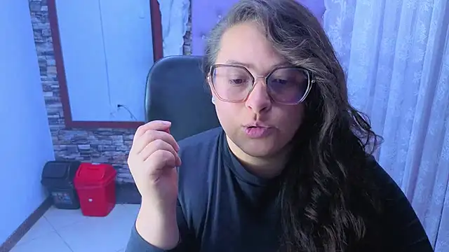 SaraThomso online show from December 2025 02:13:01 PM