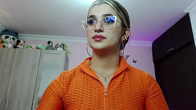 caroline jonson online show from December 2024 07:11:02 PM