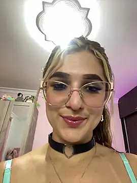 caroline jonson online show from December 2024 08:15:01 PM