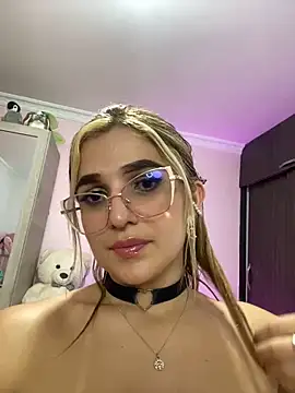 caroline jonson online show from December 2024 11:20:02 PM