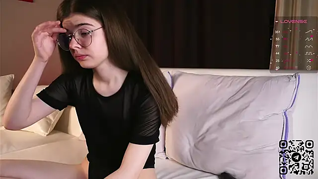 Snapshot of Mary_Shake chatting on December 2024 09:35:01 PM Mary Shake online show from December 2024 09:35:01 PM