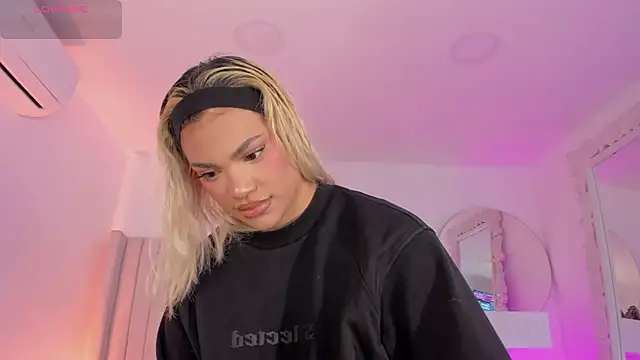 Shelynna azzul online show from April 2026 08:09:01 PM