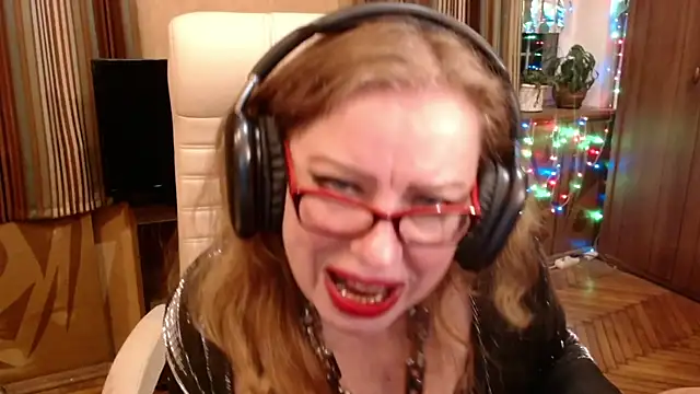 Miss Tress online show from April 2026 10:45:01 PM