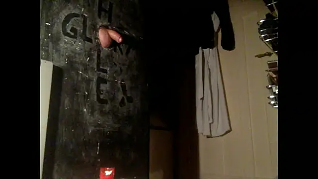 Snapshot of TweakyDude chatting on October 2025 09:21:02 PM TweakyDude online show from October 2025 09:21:02 PM