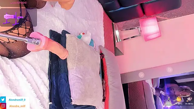 Snapshot of ALONDRAMILF chatting on November 2025 01:19:01 AM ALONDRAMILF online show from November 2025 01:19:01 AM