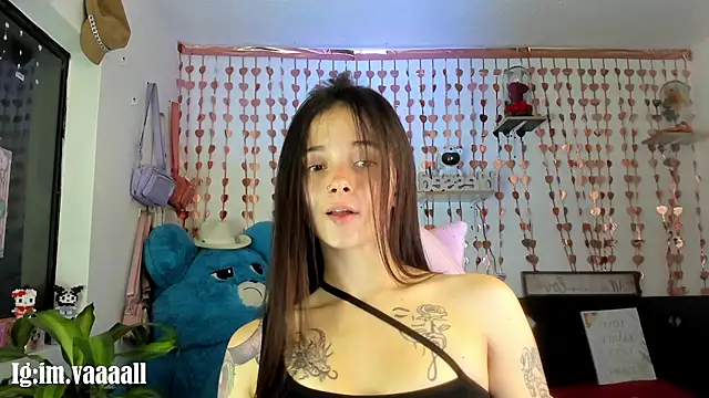 Snapshot of lucyy_tay chatting on October 2025 11:01:02 PM lucyy tay online show from October 2025 11:01:02 PM