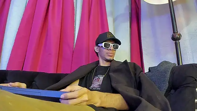 Snapshot of TomyMosterCock chatting on December 2024 02:01:02 AM TomyMosterCock online show from December 2024 02:01:02 AM