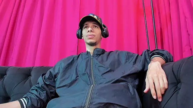 Snapshot of TomyMosterCock chatting on February 2025 04:25:02 AM TomyMosterCock online show from February 2025 04:25:02 AM