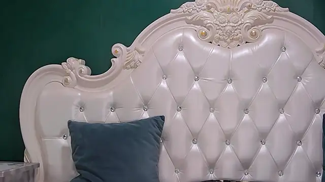 Snapshot of ArielBurn chatting on October 2025 08:52:02 PM ArielBurn online show from October 2025 08:52:02 PM