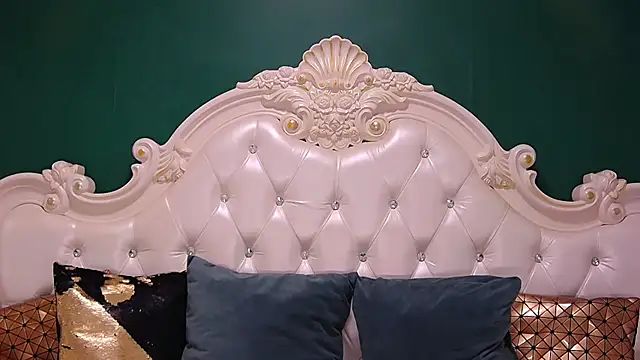 Snapshot of ArielBurn chatting on October 2025 08:42:01 PM ArielBurn online show from October 2025 08:42:01 PM