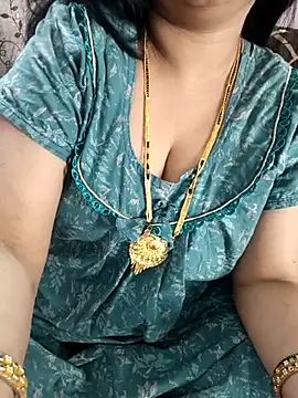 Snapshot of cuteyqueen chatting on February 2026 06:02:01 AM cuteyqueen online show from February 2026 06:02:01 AM