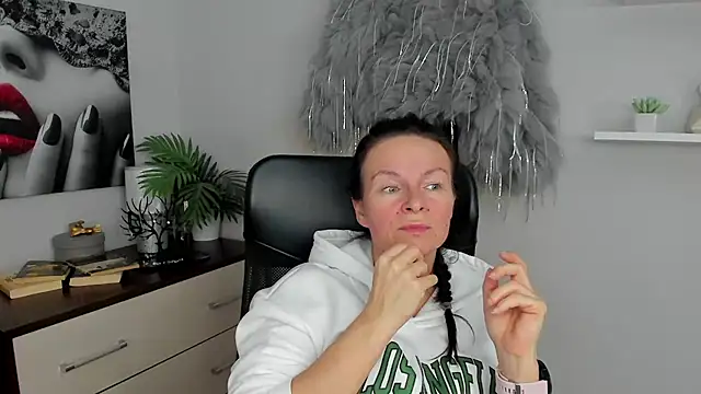 HelenLuxx online show from January 2025 01:09:01 PM