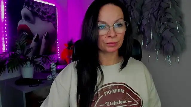 HelenLuxx online show from February 2026 04:06:02 PM