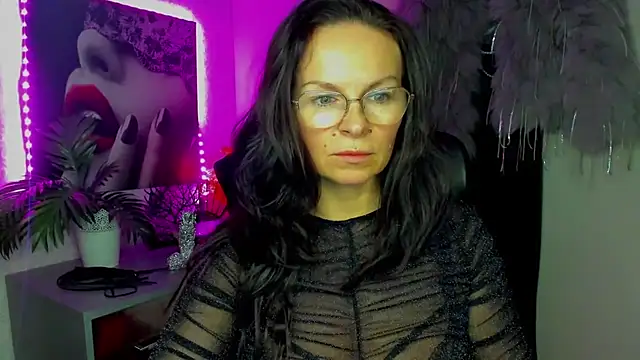 HelenLuxx online show from February 2026 07:32:01 PM