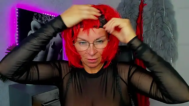 Snapshot of HelenLuxx chatting on June 2026 04:34:02 PM HelenLuxx online show from June 2026 04:34:02 PM